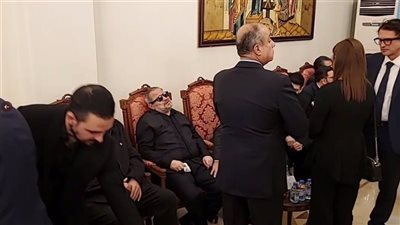 نجوم الغناء يواسون جورج وسوف في عزاء ابنه وديع.. بكاء نيشان.. وهيفاء ونانسي عجرم ونجوى كرم أبرز الحضور (فيديو وصور)