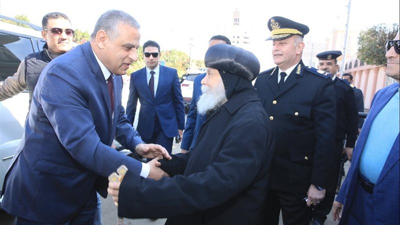 جانب من زيارة محافظ