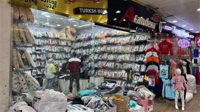 أسعار ملابس الشتاء البيتي في سوق العتبة (فيديو)