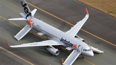 العثور على جثتي شابين في الهيكل السفلي لطائرة