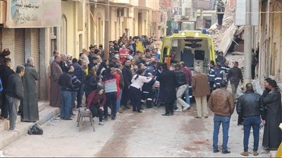 إنقاذ فتاة وانتشال 4 جثث من أسفل العقار المنهار بحى غرب أسيوط  