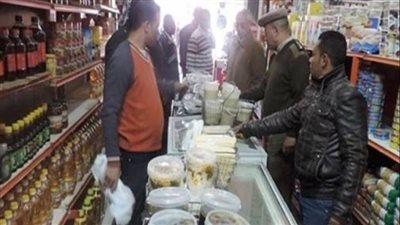 حملات على الأسواق تحرر 1200 قضية تموينية متنوعة.. وضبط 4673 عبوة سجائر و222 طن أرز ولحوم وكبدة فاسدة