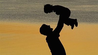 أب يرفع دعوى نفقة ضد نجله بعد 20 سنة من مقاطعته 