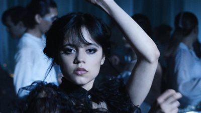  Wednesday، بطلة المسلسل تشكر الجمهور بعد تجديده لموسم ثاني