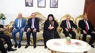 مجلس جامعة سوهاج يزور الكنائس لتهنئة الغخوة المسيحيين بعيد الميلاد المجيد 