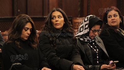 أشرف زكي وتامر مرسي وإنجي المقدم في عزاء والدة طارق لطفي (فيديو وصور)