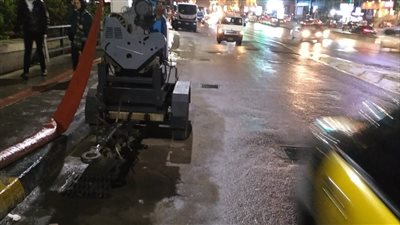 أمطار غزيرة على محافظة الإسكندرية وسيارات شركة الصرف تسحب المياه | صور