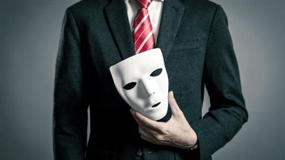  حكاية مكالمة هاتفية كشفت ضابط شرطة مزيف.. مسجل خطر يزعم جمع تبرعات لجمعية خيرية.. والنيابة تحبس المتهم