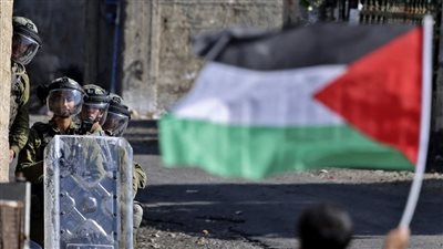 الكنيست يمرر قانونًا يقضي بمنع رفع العلم الفلسطيني