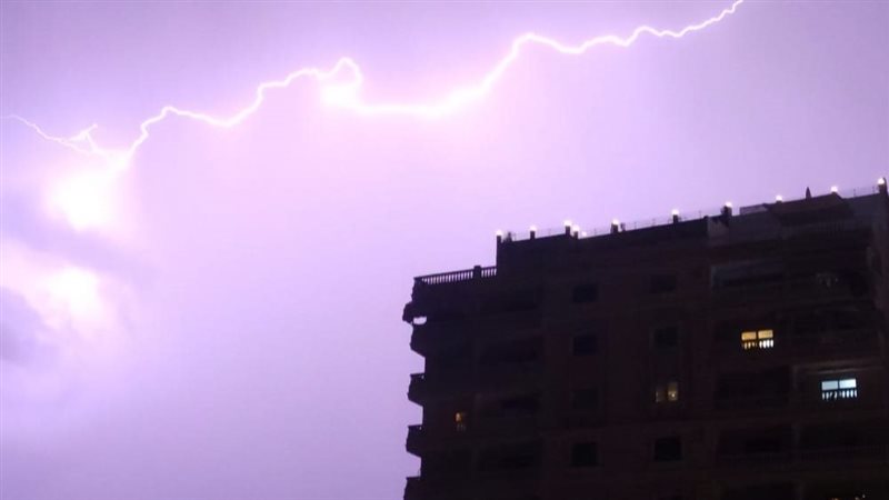 أمطار رعدية على جنوب