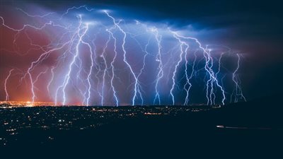 نشرة الأخبار، الأرصاد: تصوير الصواعق قد يؤدي للوفاة، أبوالفتوح وجمعة مطلوبان لتحليل المنشطات ومهددان بالإيقاف سنتين