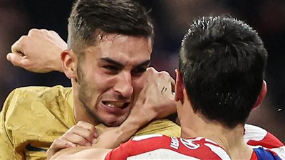 لاعب برشلونة مهدد بالإيقاف 12 مباراة في الدوري الإسباني 