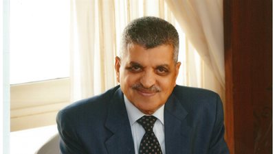 قناة السويس تبدأ قطر السفينة جلوري لإصلاحها