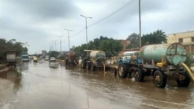فرق «طوارئ الأمطار» تواصل شفط المياه من ميادين الشرقية(صور)