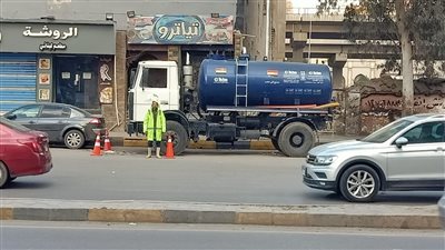 محافظة الجيزة تواصل جهود رفع مياه الأمطار من الشوارع (صور)