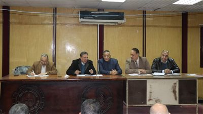 وكيل تعليم البحيرة يعقد اجتماعا استعدادًا لامتحانات نصف العام لصفوف النقل (صور)