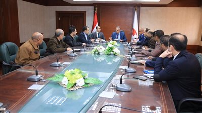 محافظ سوهاج يبحث استعدادات إقامة معارض أهلا رمضان