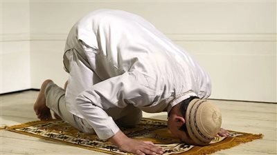 ما حكم ترك صلاة الفجر في المسجد وأدائها في البيت؟ الإفتاء تجيب