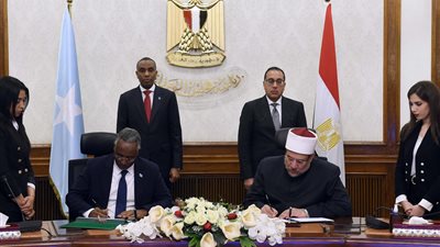 رئيسا وزراء مصر والصومال يشهدان توقيع اتفاق للتعاون بين وزارتي الأوقاف لمدة ٣ سنوات