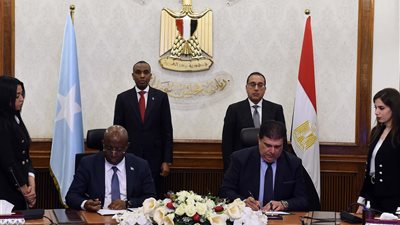 رئيسا وزراء مصر والصومال يشهدان توقيع مذكرة تفاهم لتعزيز التعاون في المجال الإعلامي