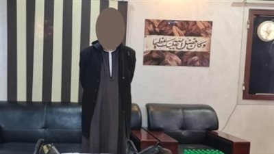 صورة تقود الأمن لضبط هارب من أحكام بحوزته أسلحة نارية وذخائر