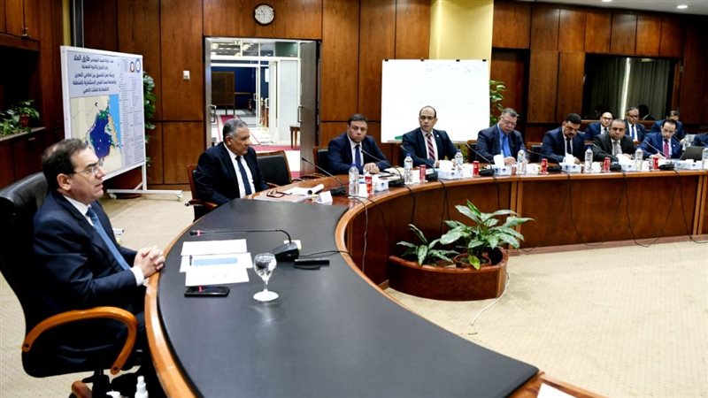 وزير البترول خلال
