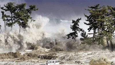 زلزال بقوة 7.7 يضرب إندونيسيا ومخاوف من حدوث تسونامي