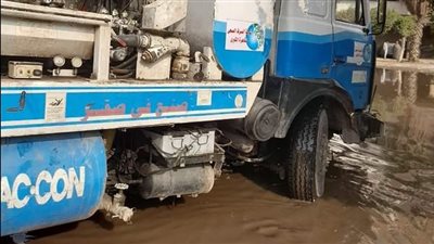 استمرار رفع تراكمات الأمطار بمحيط المدارس والمحاور المرورية بالقاهرة (صور)