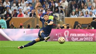 مبابي يقترب من قيادة فرنسا بعد اعتزال لوريس