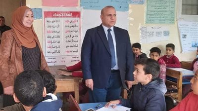 وكيل تعليم دميـاط يتابع سير امتحانات النقل في مدارس كفر سعد