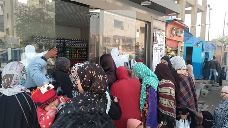 إقبال كثيف على منافذ