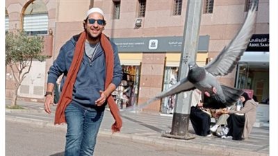 أحمد أمين يثير الجدل في المدينة المنورة بسبب الحمام