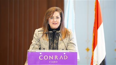 وزيرة التخطيط: الدولة تعمل على توفير فرص عمل لائقة
