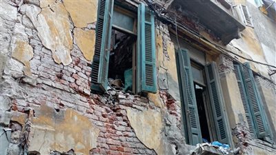 انهيار أجزاء من عقار في وسط محافظة الإسكندرية 