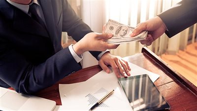 استعجال تفريغ الكاميرات بواقعة أجنبيين لاتجارهما فى العملة بالتجمع الأول