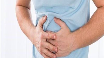 استشاري يوضح 3 علامات تكشف إصابتك بالقولون العصبي 