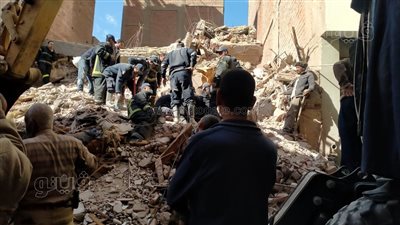 12 ساعة تحت الأنقاض، المسنة الناجية من انهيار عقار أسيوط تكشف عن معجزة إلهية أنقذتها 