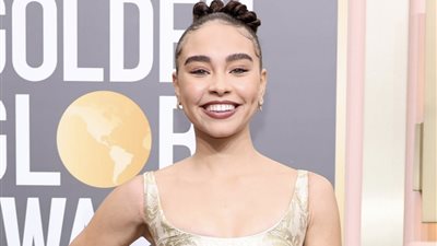 جولدن جلوب، بيلي باس أول الحاضرين على السجادة الرمادية (صور)