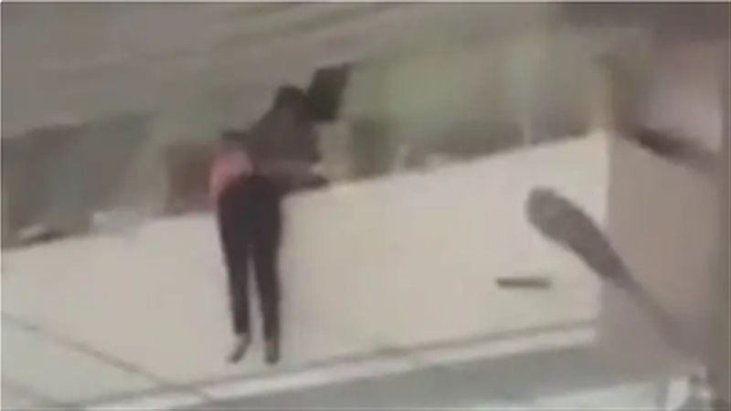 فتاة الغربية، فيتو