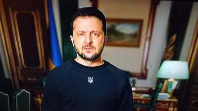 موقع روسي ينشر صورا مشينة للرئيس الأوكراني زيلينسكي