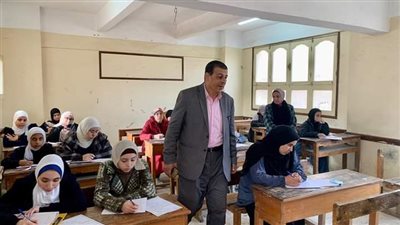 مدير عام المنطقة الأزهرية بالإسكندرية يتابع سير امتحانات الفصل الدراسي الأول
