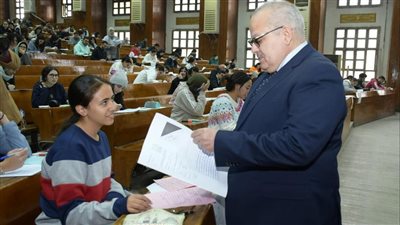 رئيس جامعة القاهرة: امتحانات الفصل الدراسي الأول هادئة منذ بدايتها