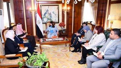 وزيرة الهجرة تستقبل الملحق العمالي السعودي
