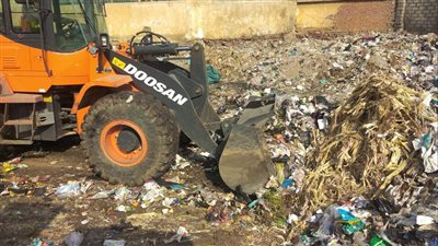 حي أول  بالإسماعيلية يشن حملة مكبرة لأعمال النظافة العامة