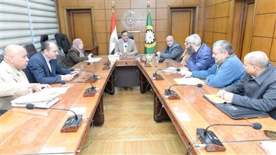 استعراض ومناقشة عدد من المشروعات التنموية في الدقهلية