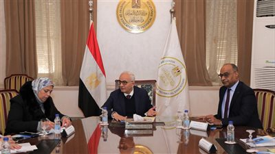 وزير التعليم يستعرض آليات تطوير المناهج للطلاب ذوي الإعاقة البصرية 