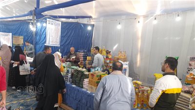 أسعار سلع معرض أهلًا رمضان ببني سويف، اللحمة بـ150 جنيها والزيت بـ35 جنيها (فيديو)