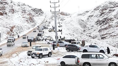 درجات الحرارة فى السعودية تحت الصفر، وتحذير لسكان مكة من أمطار رعدية وسيول