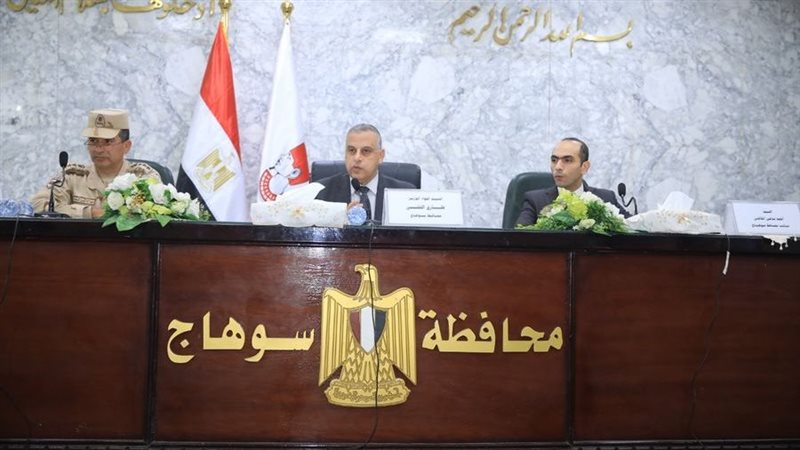 محافظ سوهاج ببحث