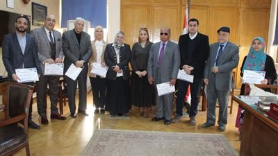 آداب عين شمس تكرم الفائزين في مسابقات الجامعة 